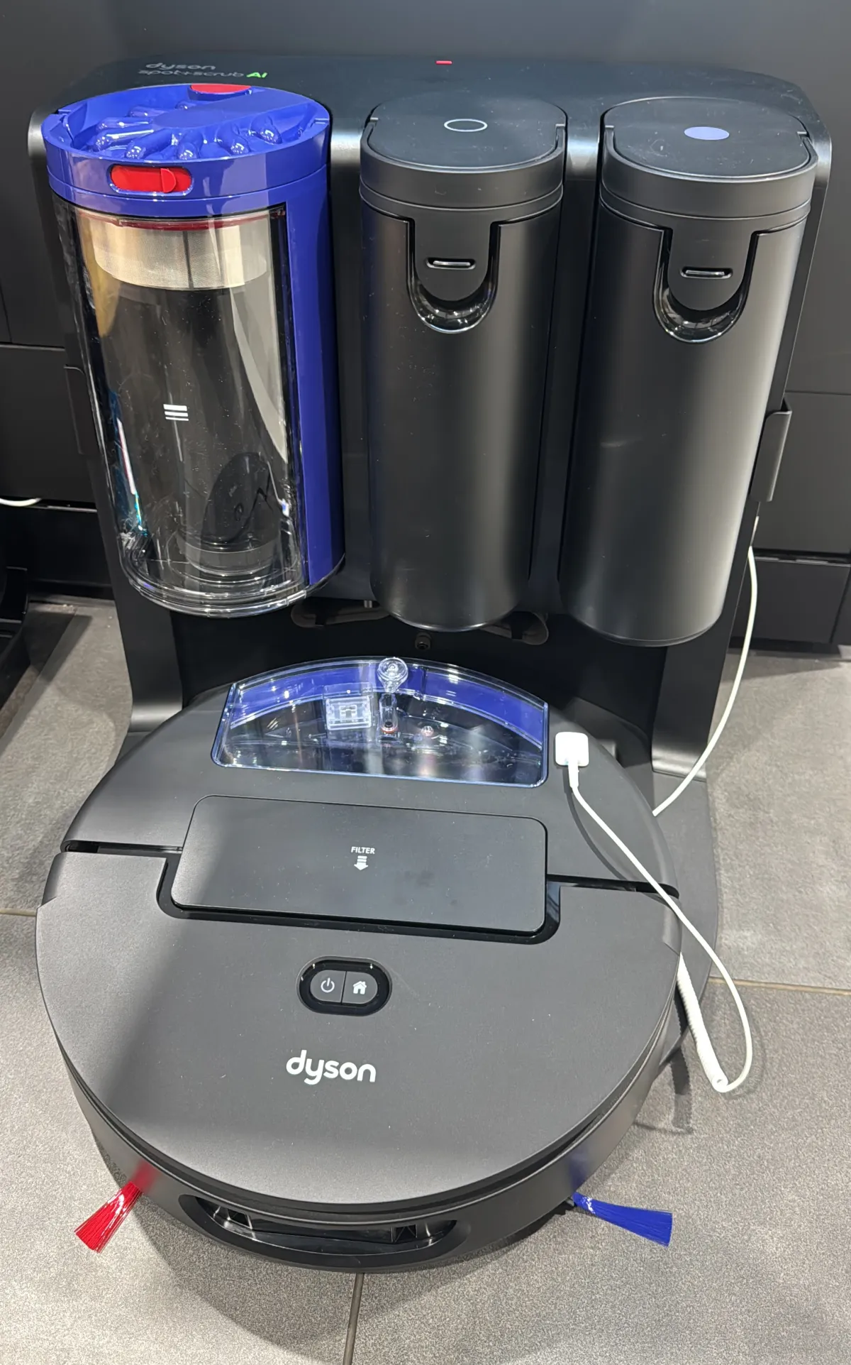 Dyson Spot+Scrub Ai — hands-on photo 2