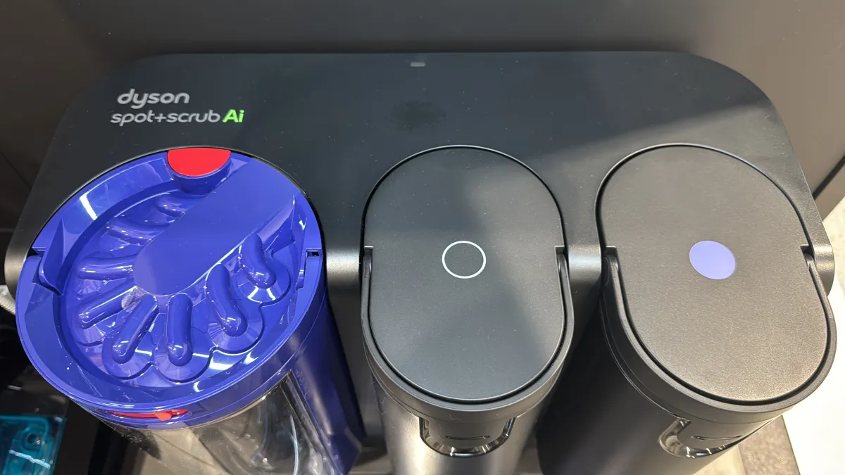 Dyson Spot+Scrub Ai — hands-on photo 3