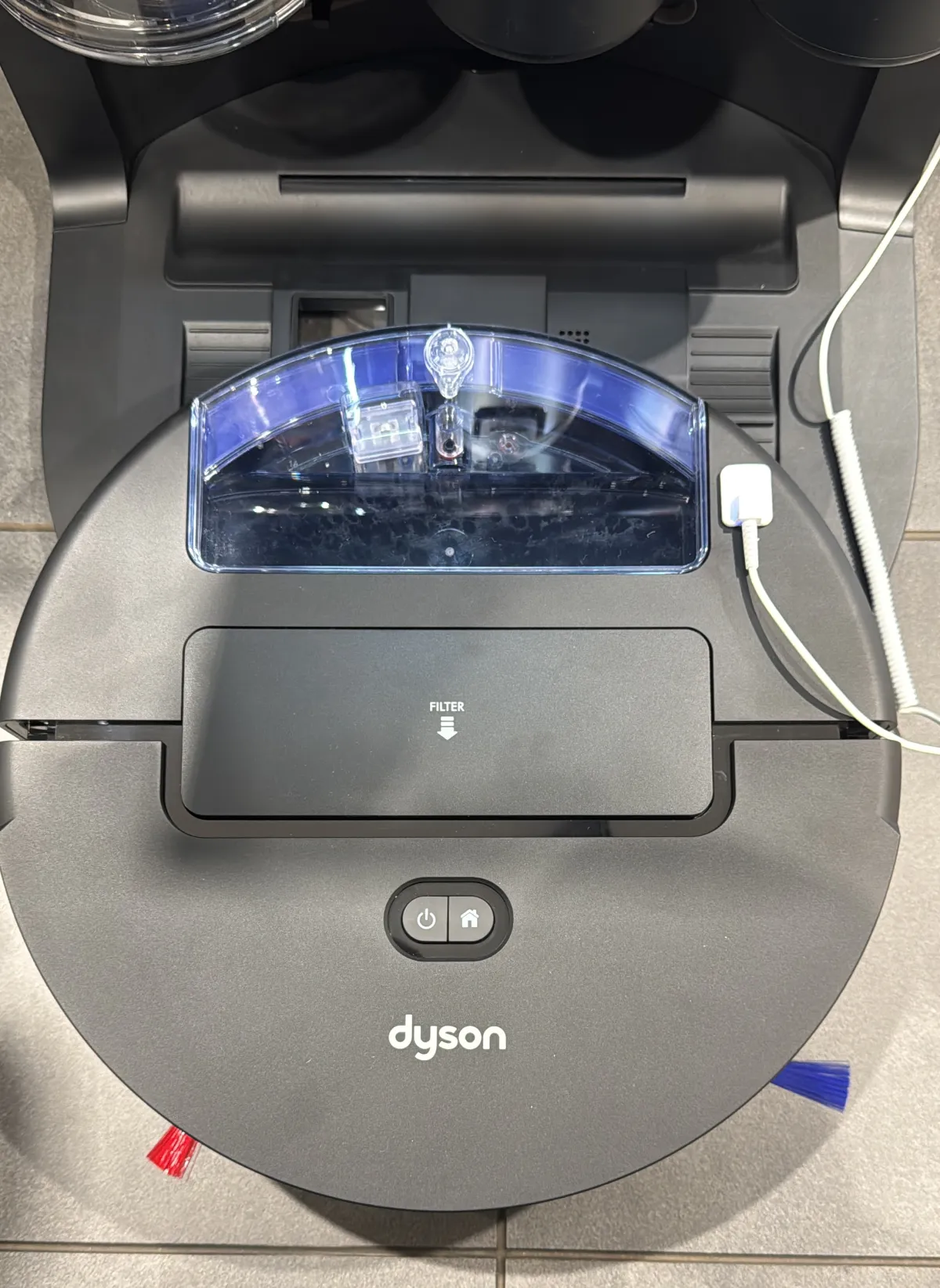 Dyson Spot+Scrub Ai — hands-on photo 4