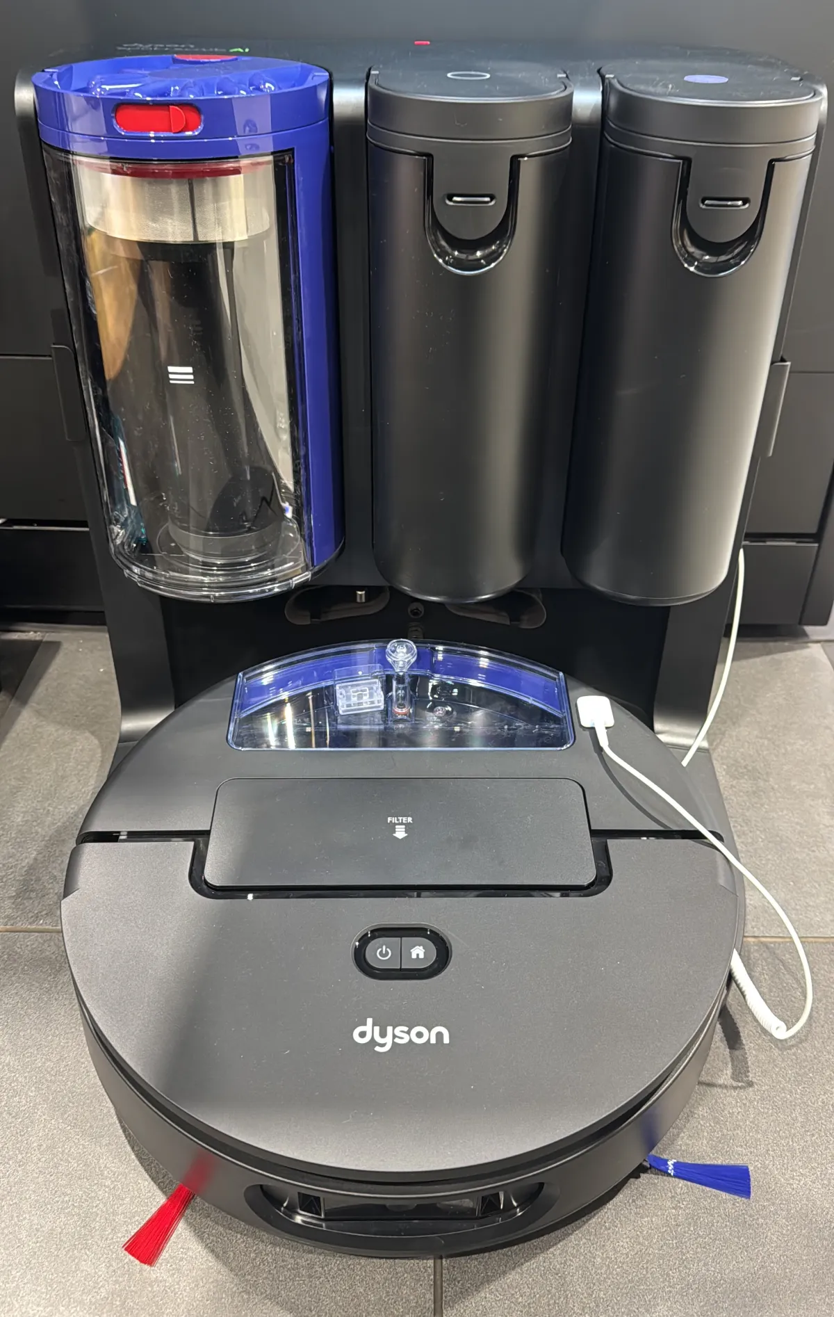 Dyson Spot+Scrub Ai — hands-on photo 5