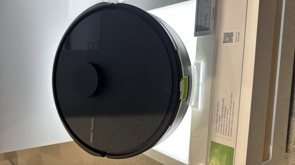 iRobot Roomba 105 Combo — hands-on photo 1