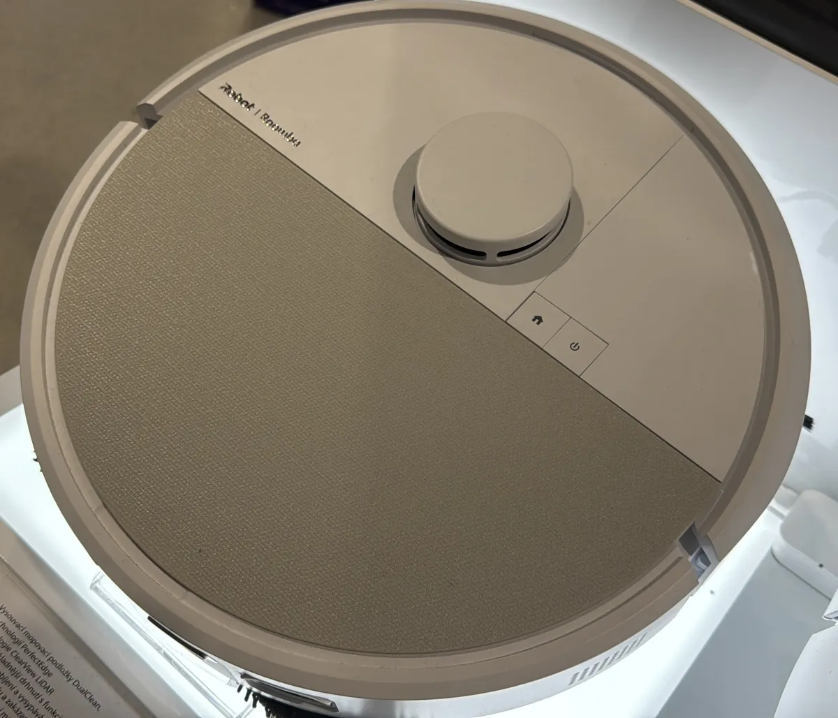 iRobot Roomba Plus 505 Combo — hands-on photo 3