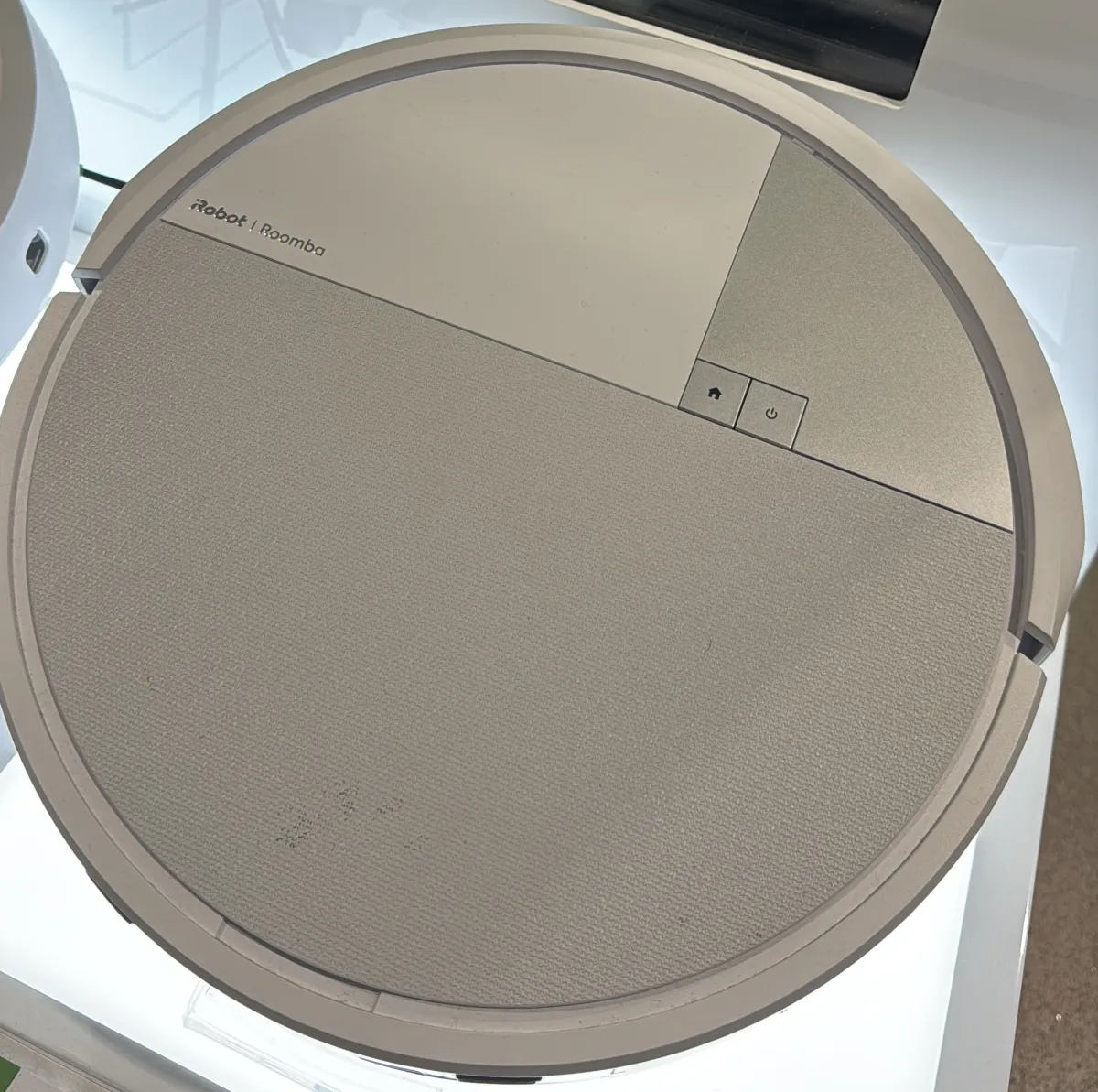 iRobot Roomba Max 705 Combo — hands-on photo 2