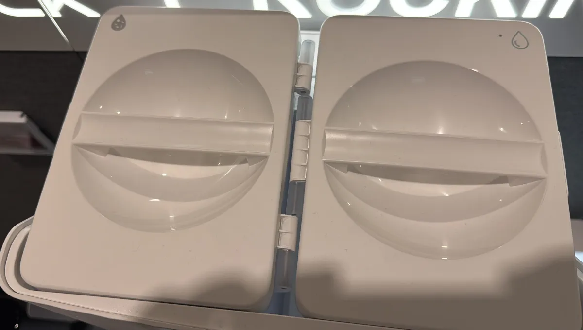 Roborock QR 798 — hands-on photo 2