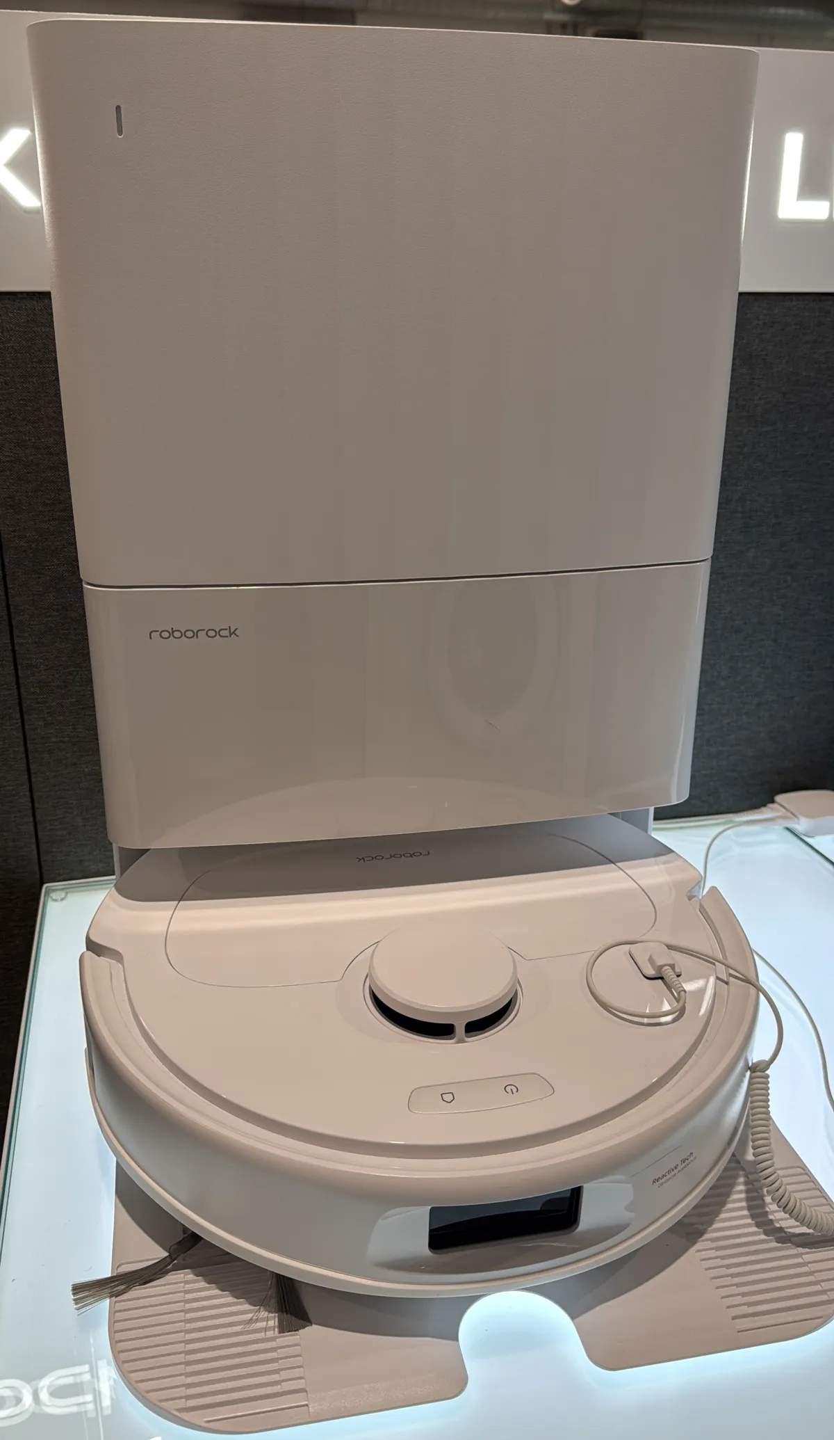 Roborock QR 798 — hands-on photo 3