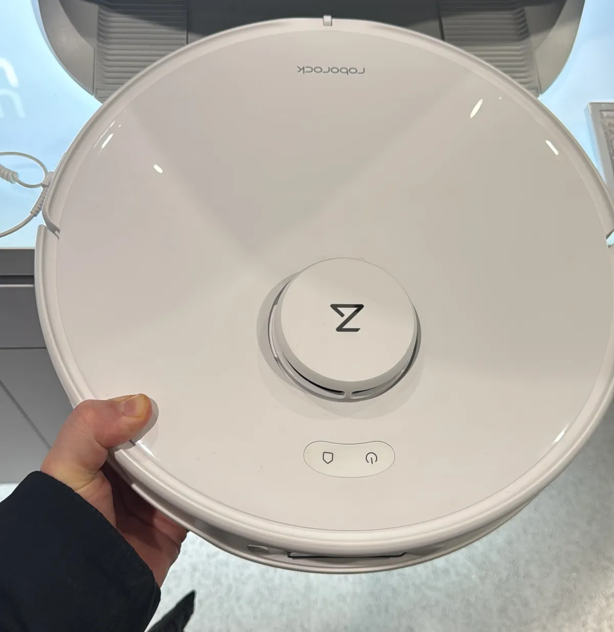 Roborock Qrevo Curv — hands-on photo 1