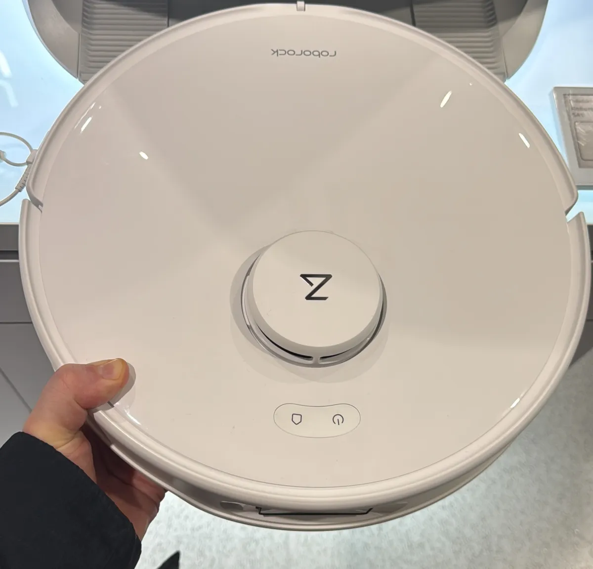 Roborock Qrevo Curv — hands-on photo 2