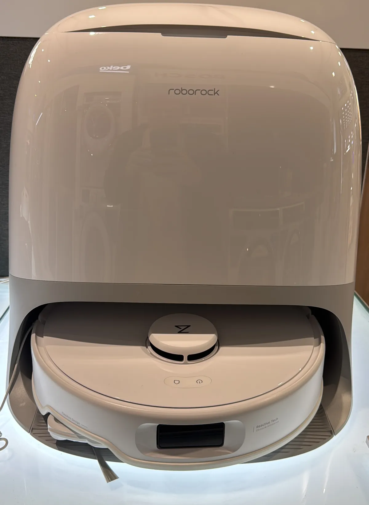 Roborock Qrevo Curv — hands-on photo 4