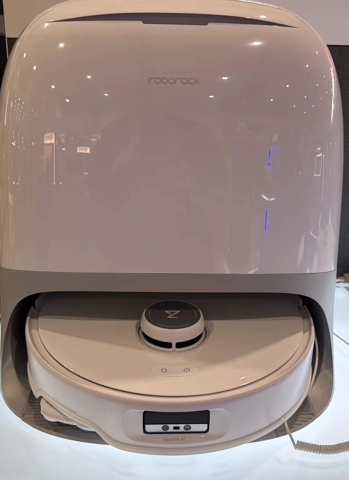 Roborock Qrevo Curv — hands-on photo 6