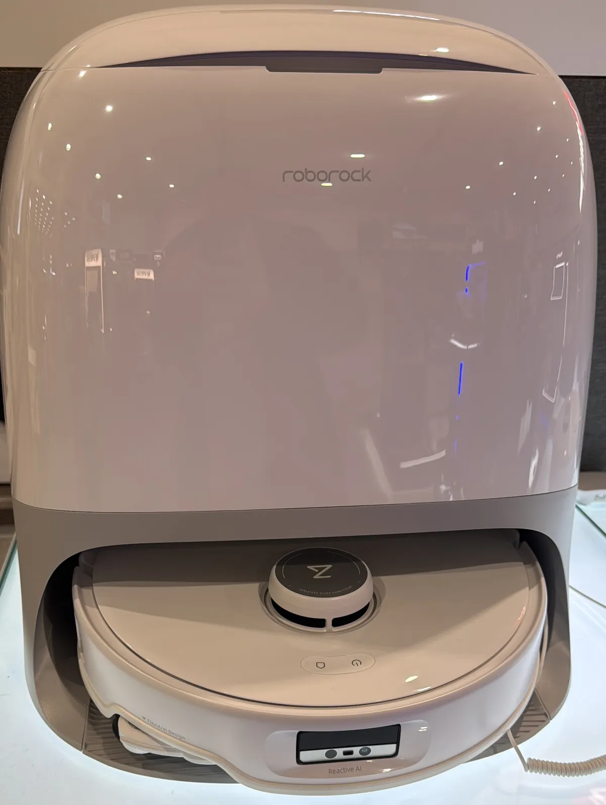 Roborock Qrevo Curv — hands-on photo 7