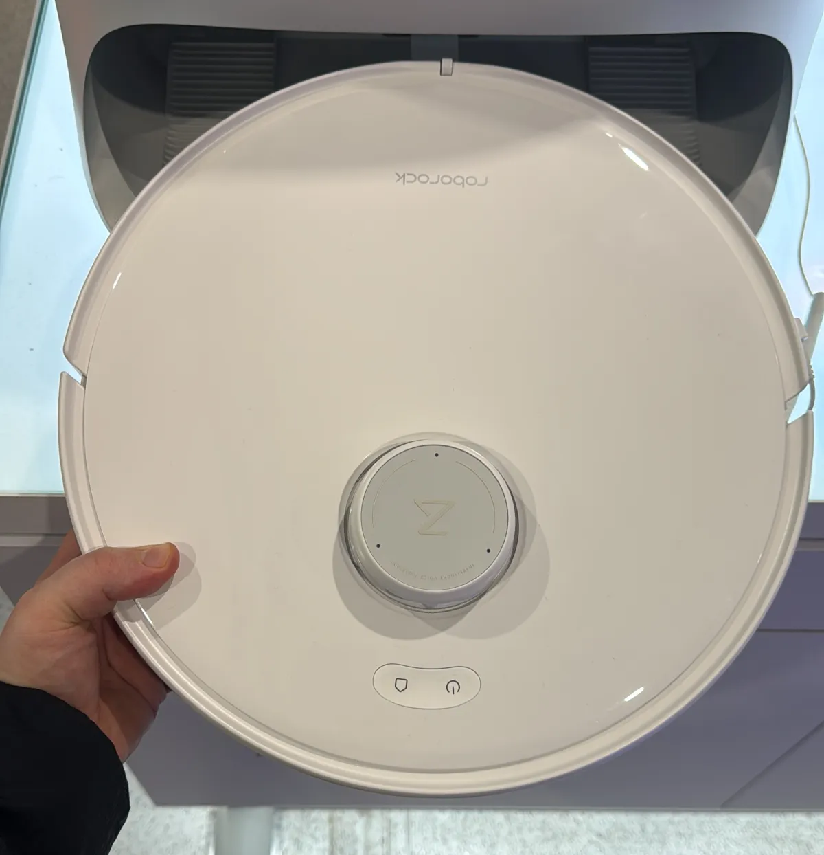 Roborock Qrevo Curv — hands-on photo 8