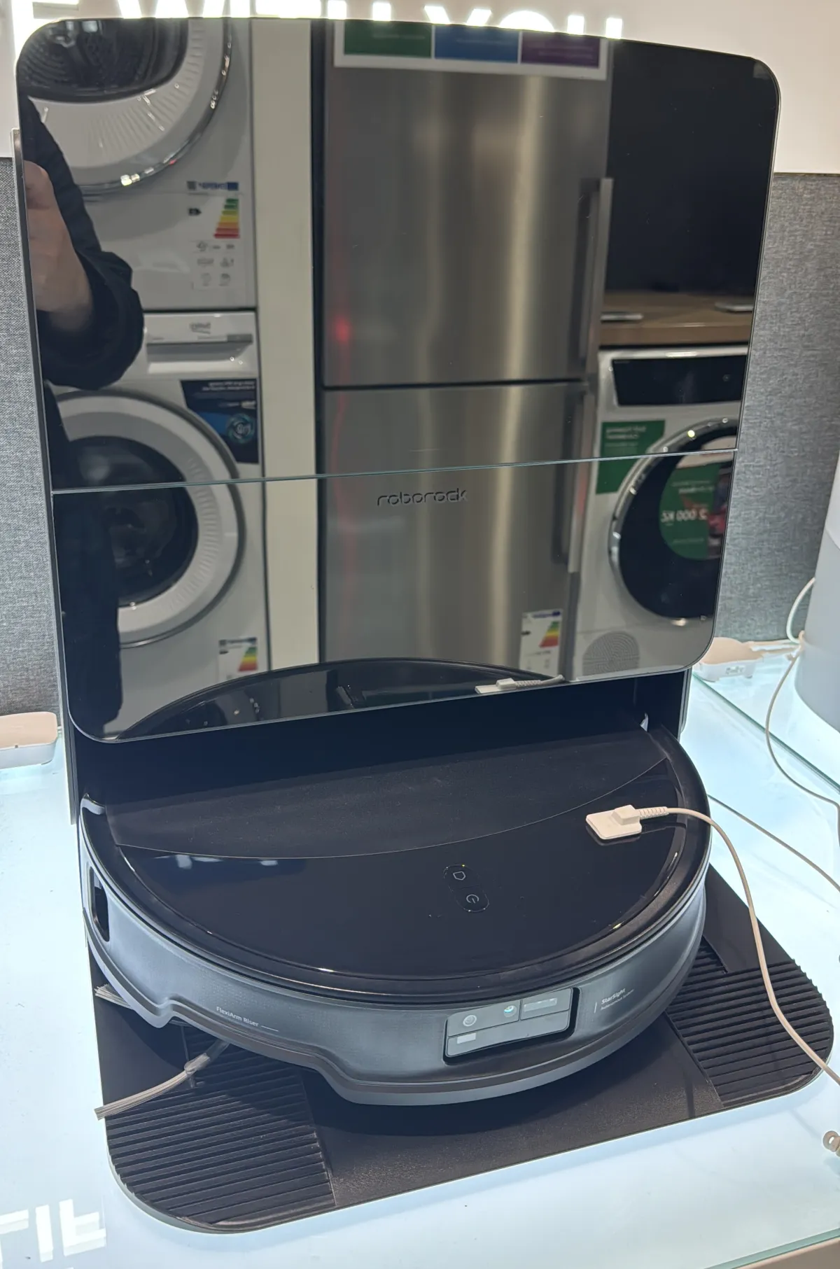 Roborock Saros 10R — hands-on photo 2