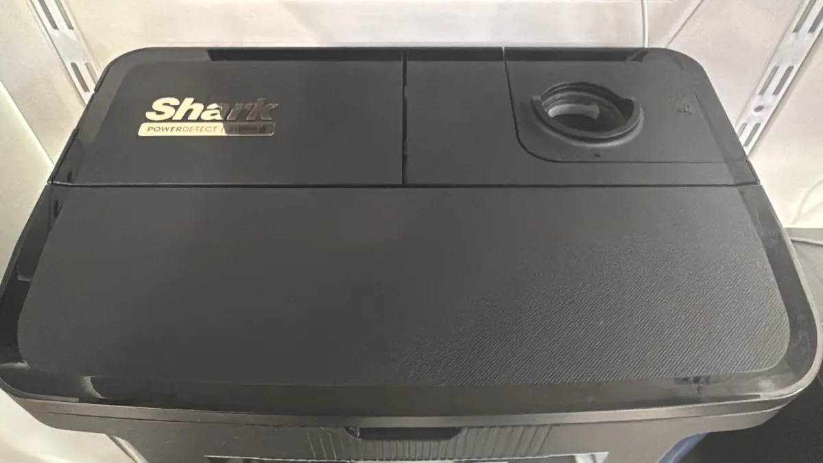 Shark PowerDetect 2-in-1 Robot Vacuum & Mop — hands-on photo 2