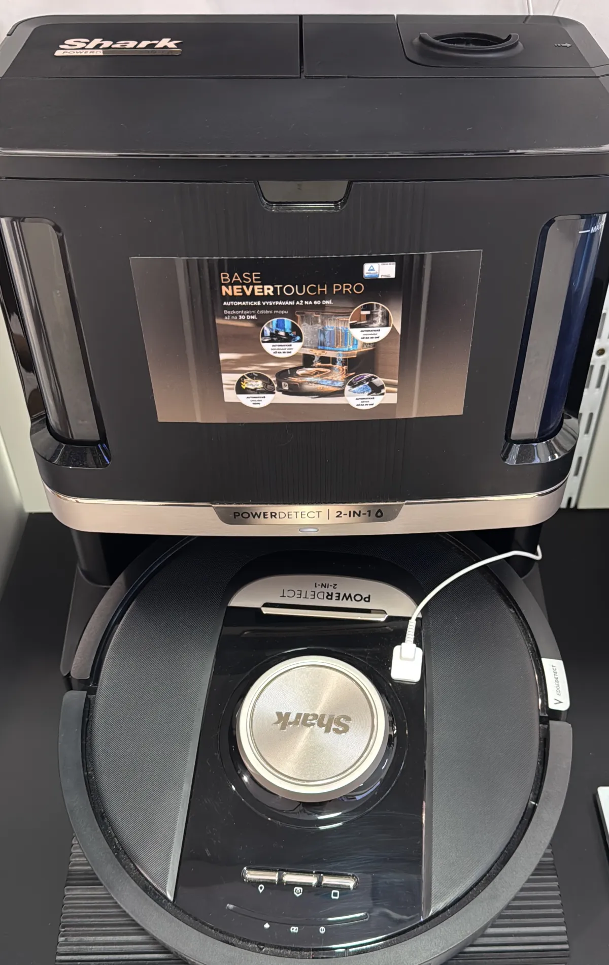 Shark PowerDetect 2-in-1 Robot Vacuum & Mop — hands-on photo 4