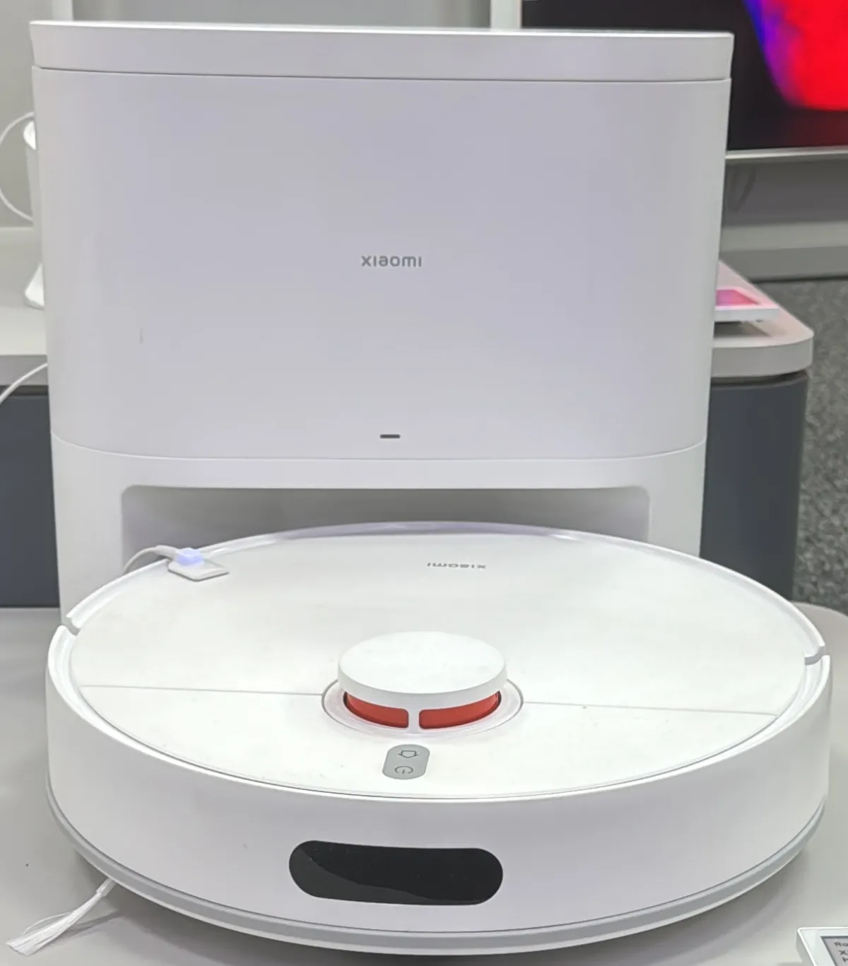 Xiaomi Robot Vacuum H40 — hands-on photo 2
